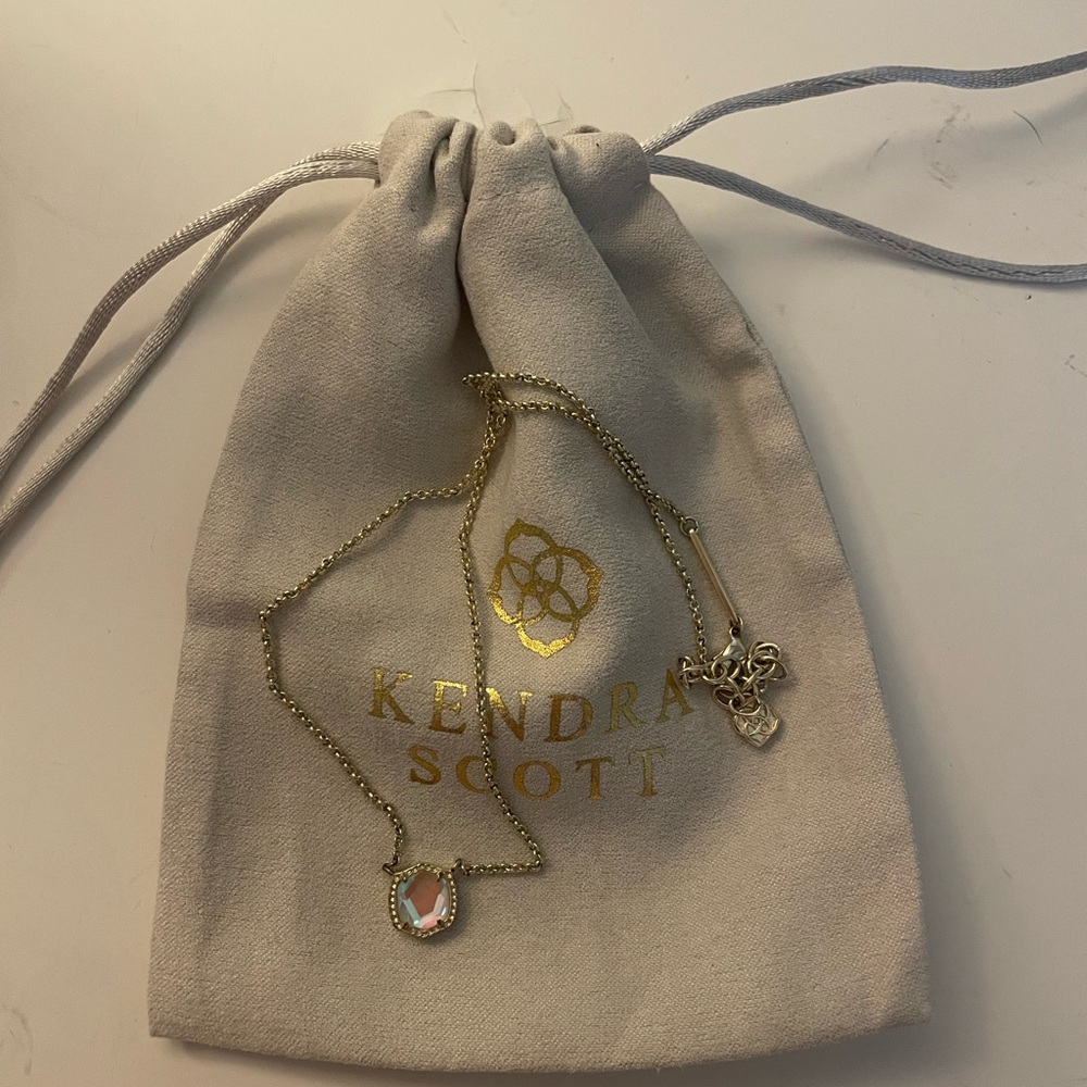 Kendra Scott Gold Necklace with Pendant